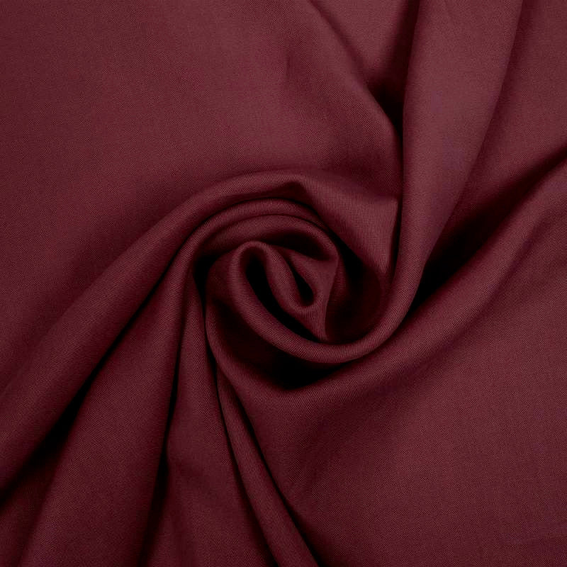 PLOMMONRÖD TENCEL™ TWILL – NATURLIGT MJUK, ANDAS & MED SMIDIG DRAPERING