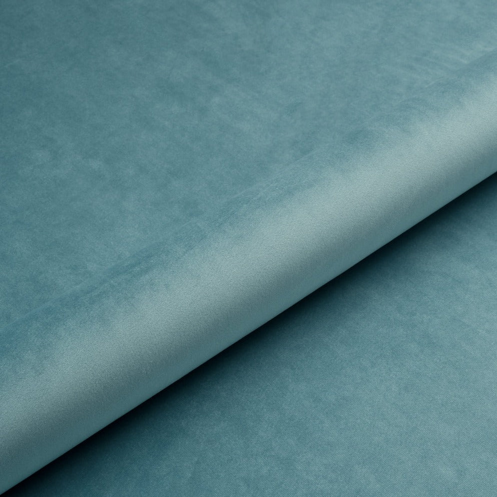 LJUSBLÅ LÄTT OCH SLITSTARK MÖBELVELOUR