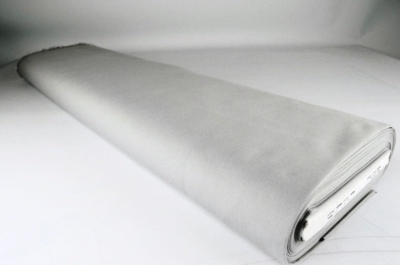 SILVERGRÅ BOMULLSTWILL – KRAFTIGT OCH FORMSTABILT TYG