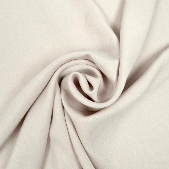 BRUTEN VIT TENCEL™ TWILL – NATURLIGT MJUK, ANDAS & MED SMIDIG DRAPERING