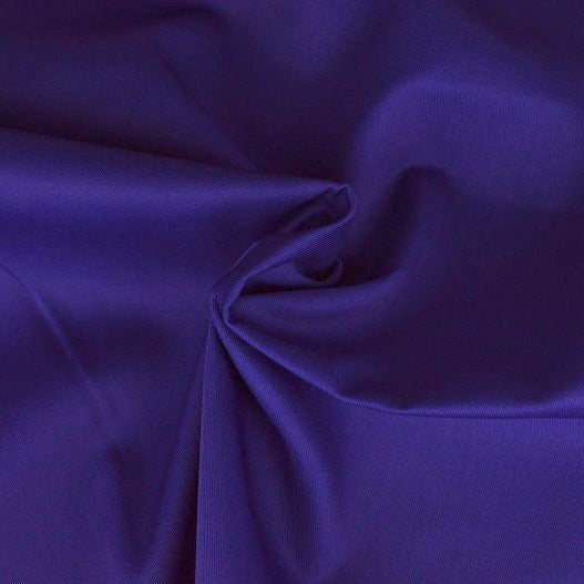MÖRKBLÅ BOMULLSTWILL – KRAFTIGT OCH FORMSTABILT TYG