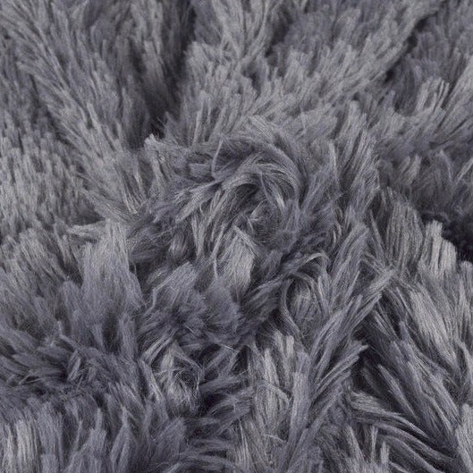 MÖRKGRÅ LÅNGHÅRIG PLYSCH – 30 MM LUGG & TVÄRSGÅENDE STRETCH