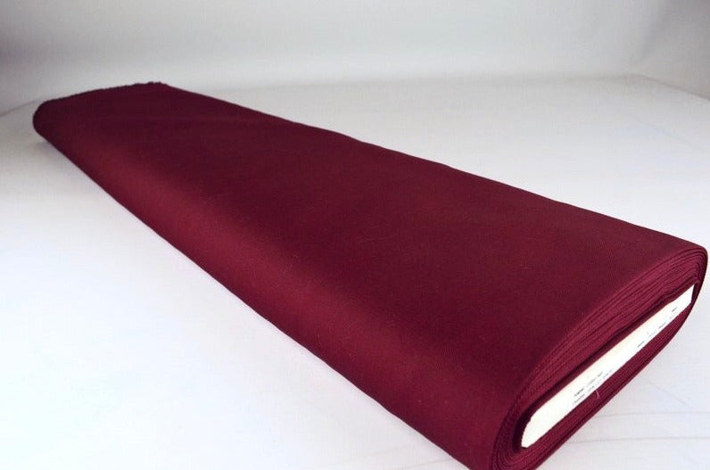 BORDEAUXRÖD BOMULLSTWILL – KRAFTIGT OCH FORMSTABILT TYG