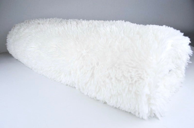 VIT LÅNGHÅRIG PLYSCH – 30 MM LUGG & TVÄRSGÅENDE STRETCH