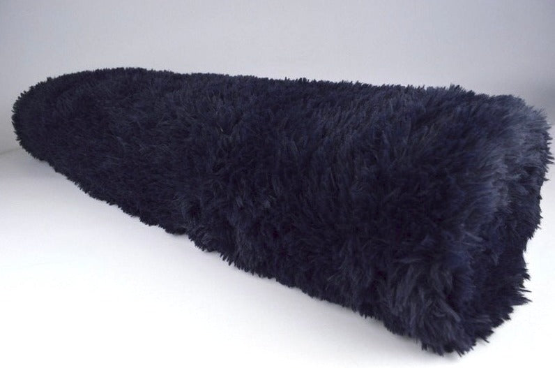 MARINBLÅ LÅNGHÅRIG PLYSCH – 30 MM LUGG & TVÄRSGÅENDE STRETCH