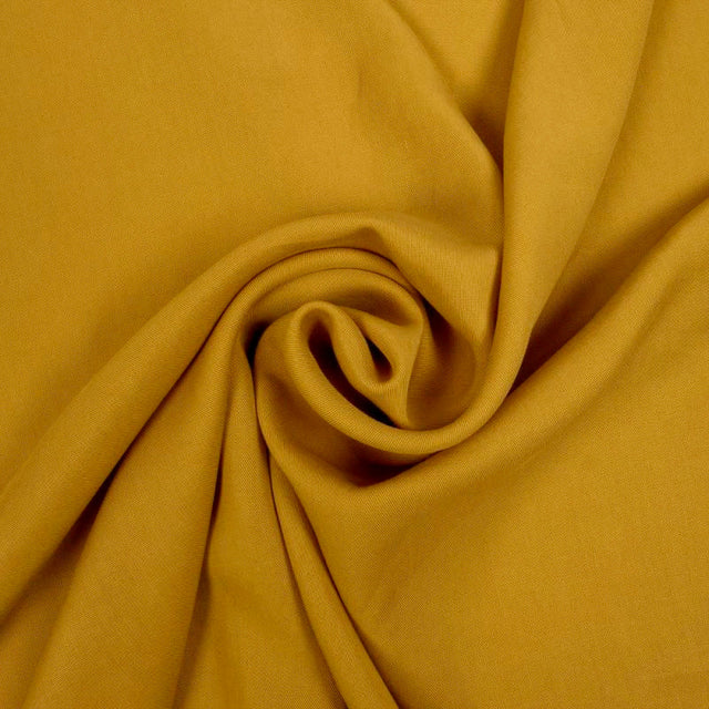 CURRYGUL TENCEL™ TWILL – NATURLIGT MJUK, ANDAS & MED SMIDIG DRAPERING