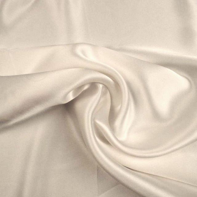 BRUTEN VIT SILKESATIN MED LÄTT STRETCH – MJUK & SLÄT YTA