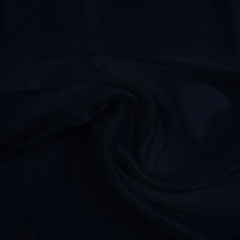 MARINBLÅ SILKESATIN MED LÄTT STRETCH – MJUK & SLÄT YTA