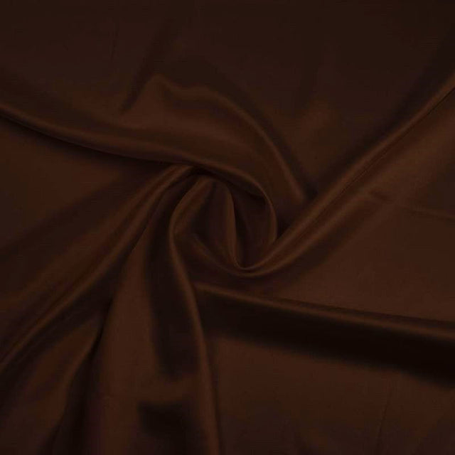 BRUN SILKESATIN MED LÄTT STRETCH – MJUK & SLÄT YTA
