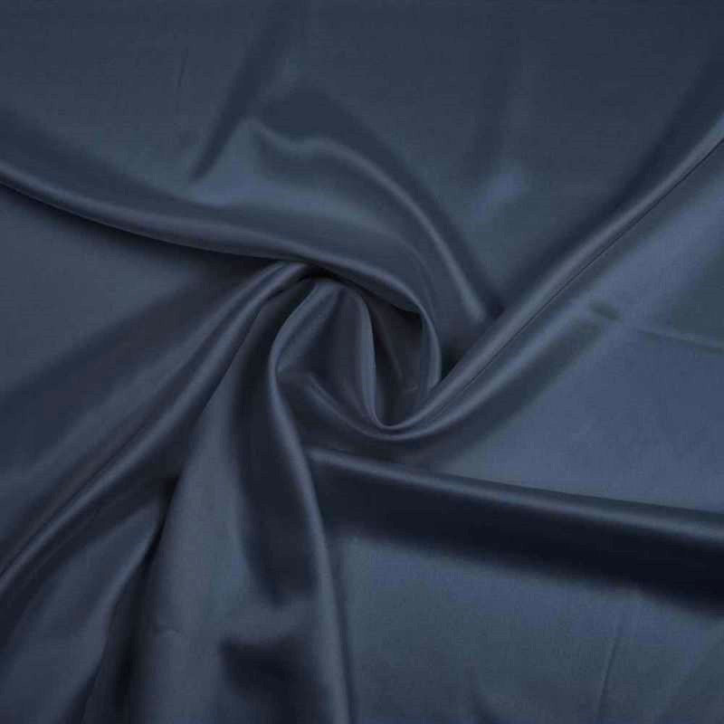 BLÅ SILKESATIN MED LÄTT STRETCH – MJUK & SLÄT YTA