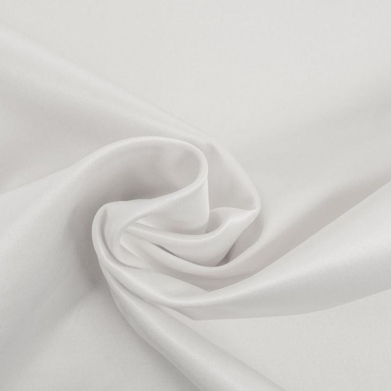 HVID SELENA TUNG BRUDESATIN MED LET STRÆK