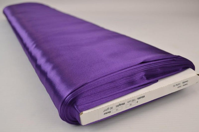 LILA SATIN TYG – LÄTT & GLANSIGT