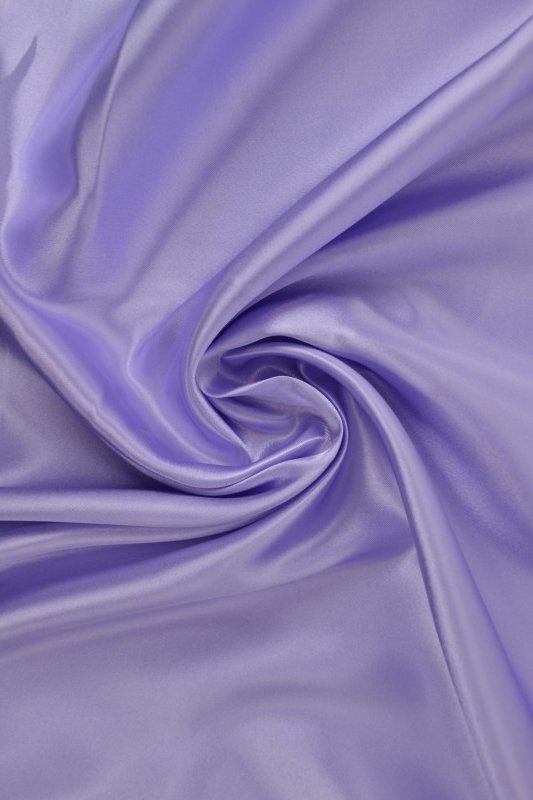 LAVENDEL SATIN TYG – LÄTT & GLANSIGT