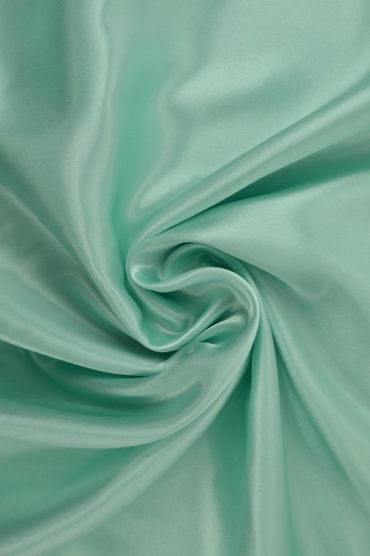 LJUS MINTGRÖN SATIN TYG – LÄTT & GLANSIGT