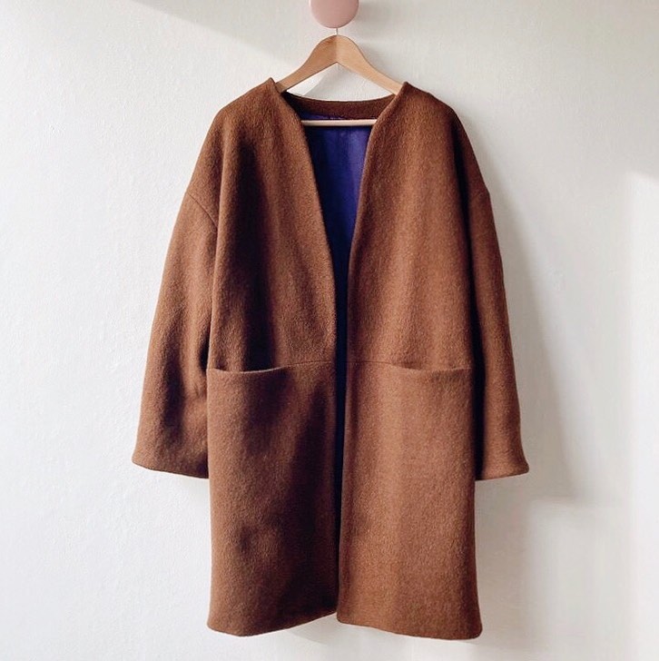 RÖD SLITSTARKT OCH MJUKT ULLTYG