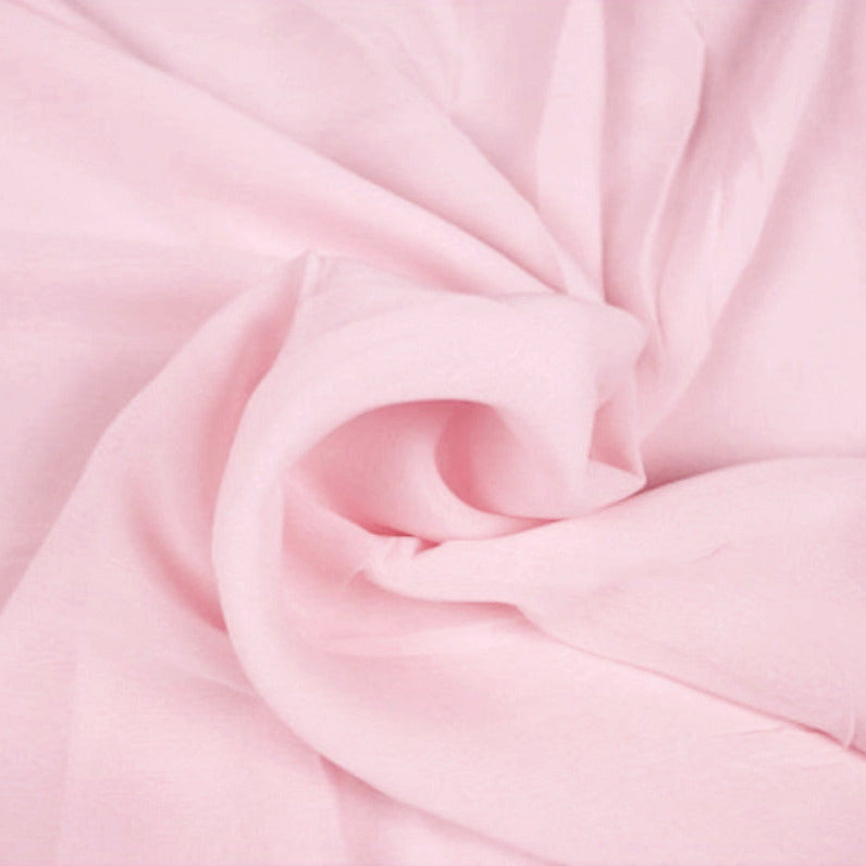 LYSERØD CHIFFON – LET, GENNEMSIGTIG & MED FLOT FALD