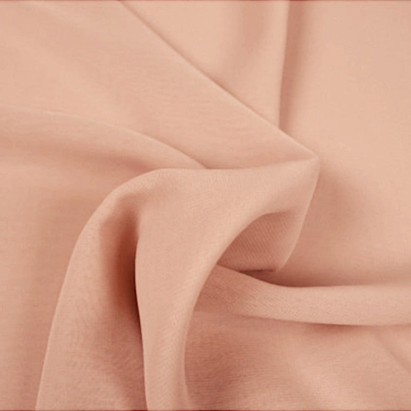 DUSKY LYSERØD CHIFFON – LET, GENNEMSIGTIG & MED FLOT FALD