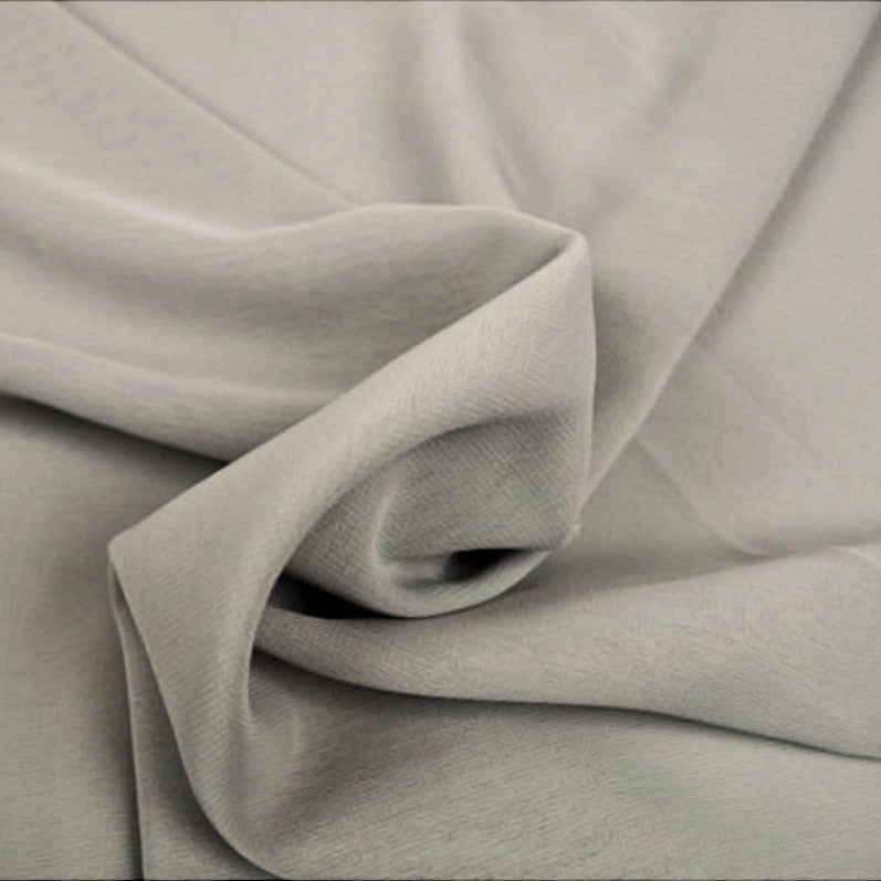 SILVERGRÅ CHIFFONG – LÄTT, TRANSPARENT & MED VACKERT FALL