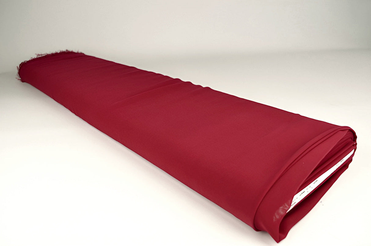 VINRØD CHIFFON – LET, GENNEMSIGTIG & MED FLOT FALD