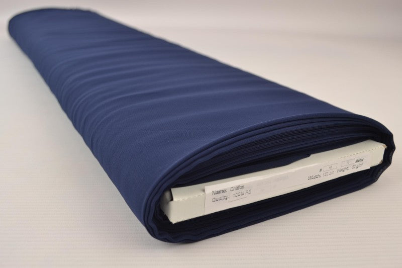 NAVY CHIFFONG – LÄTT, TRANSPARENT & MED VACKERT FALL