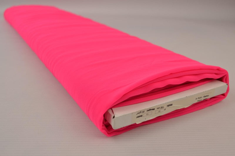 NEON PINK CHIFFONG – LÄTT, TRANSPARENT & MED VACKERT FALL