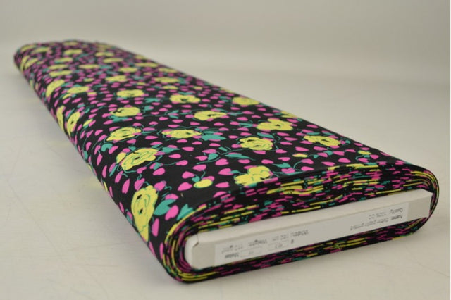SORT BOMULDSPOPLIN MED BLOMSTERPRINT – GUL & PINK