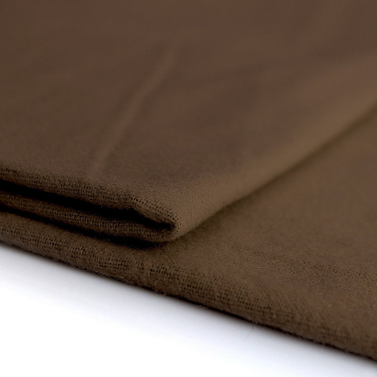 BRUN BRANDFÖRHINDRANDE DEKO MOLTON – 300 CM, LÄTT & MATT