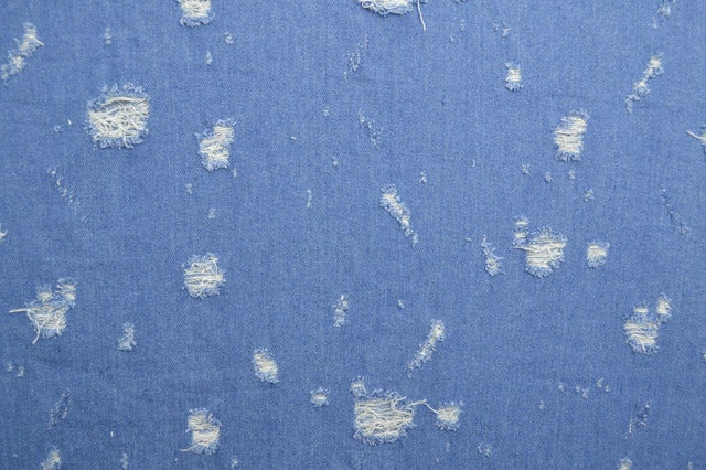 LJUSBLÅ DENIMTYG MED TVÄTTAD SLITEN YTA – METERVARA TILL BYXOR & JACKOR