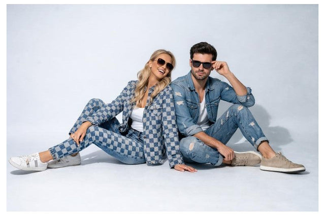 LJUSBLÅ DENIMTYG MED TVÄTTAD SLITEN YTA – METERVARA TILL BYXOR & JACKOR