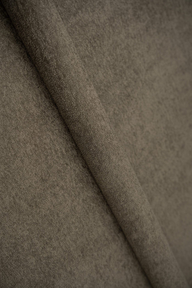 MØRK TAUPE FREYA MØBELSTOF – TEDDY-LOOK & SLIDSTÆRK
