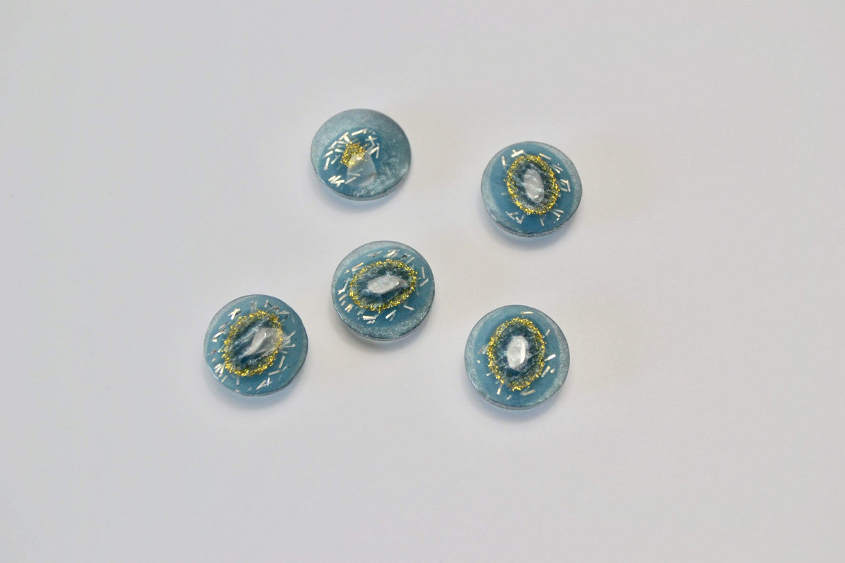 BLÅ KNAPPER MED GULD GLIMMER 5 STK.