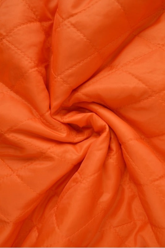 ORANGE QUILTAT TYG MED VADDERAD BAKSIDA