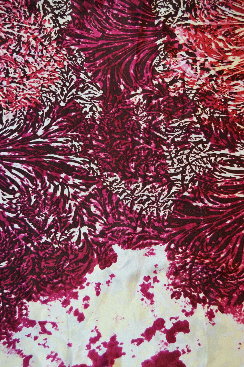 Garn & Metervarer Silke RØD SILKE M. SORT MØNSTER