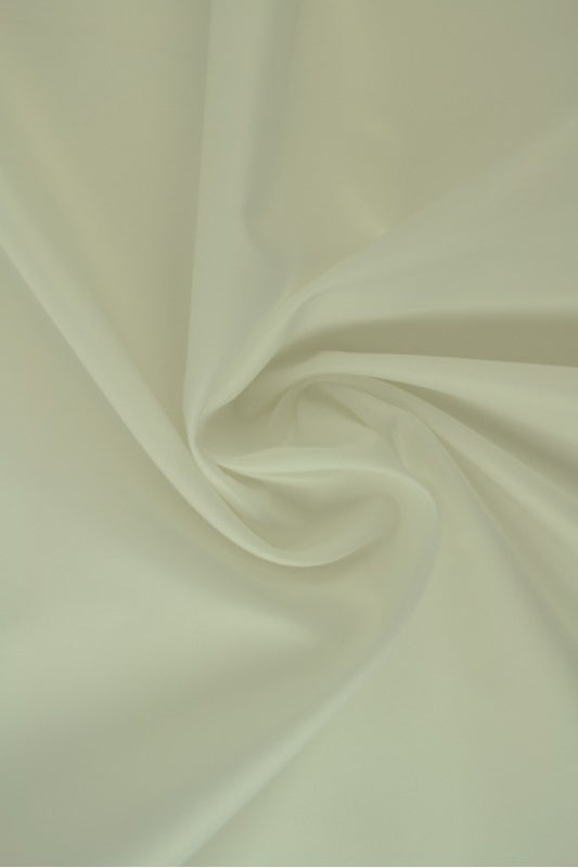 RÅVIT LÄTT VATTENTÄT POLYESTER – SLITSTARK & SNABBTORKANDE