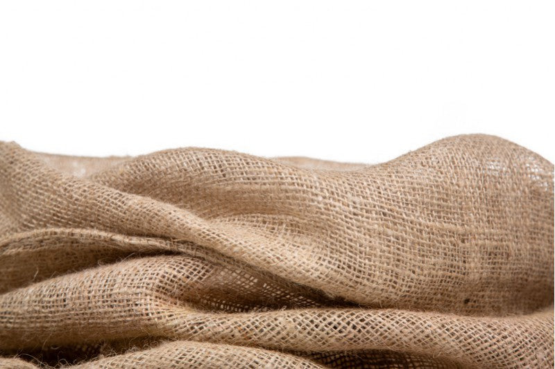 KRAFTIG NATURLIG HESSIAN – RUSTIK OVERFLADE & STIFT FALD