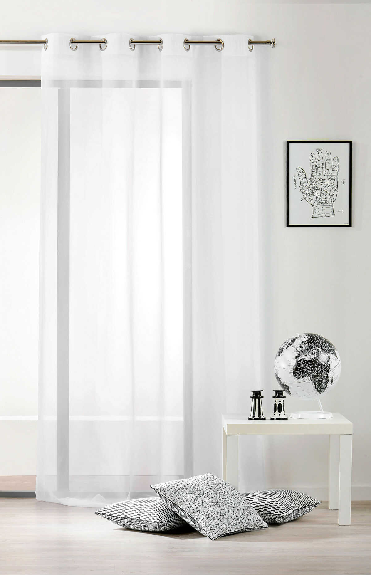 BRANDHÆMMENDE SEMI-TRANSPARENT VOILE TIL GARDINER (300 CM) - HVID