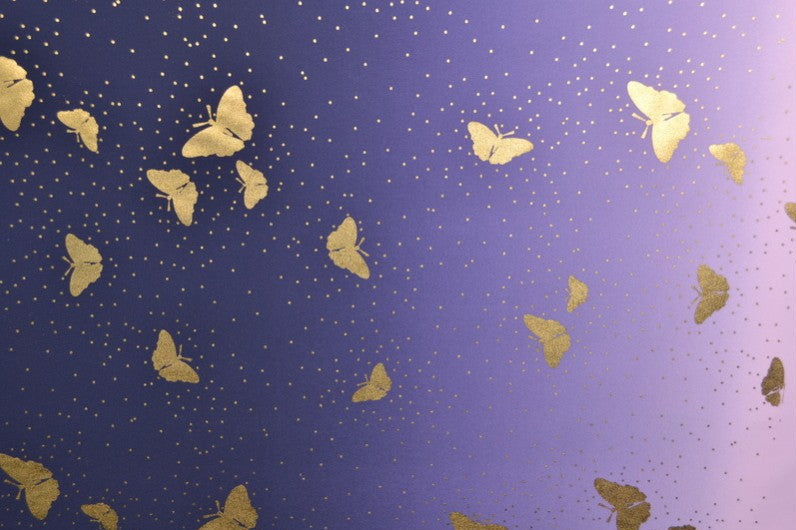 LILA LYCRA – FJÄRILSMÖNSTER, 4-VÄGS STRETCH & SNABBTORKANDE