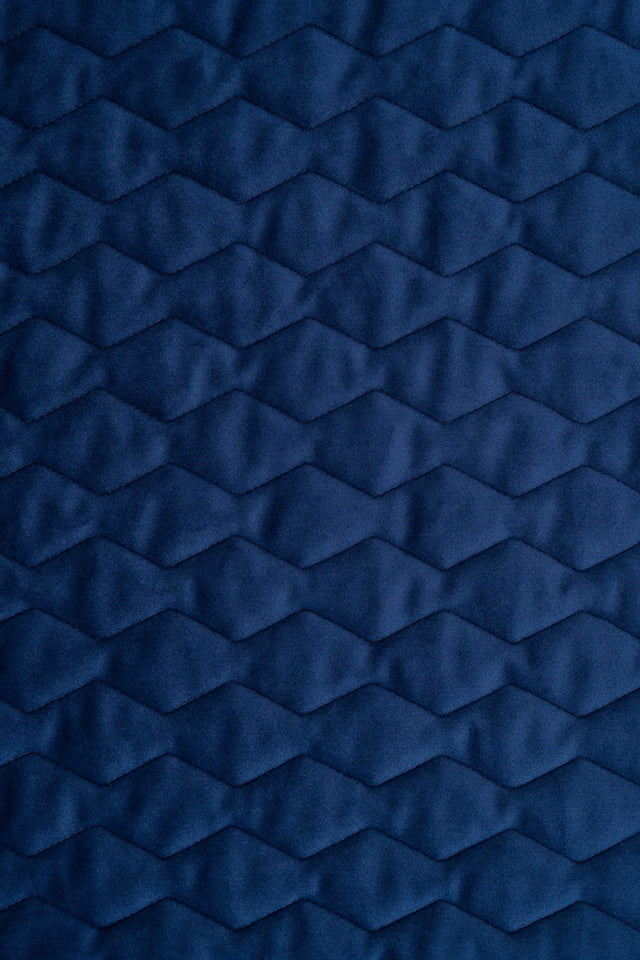 KLASSISK MARINEBLÅ MAGIC VELVET 3D – QUILTET VELOUR MED ZIGZAGMØNSTER