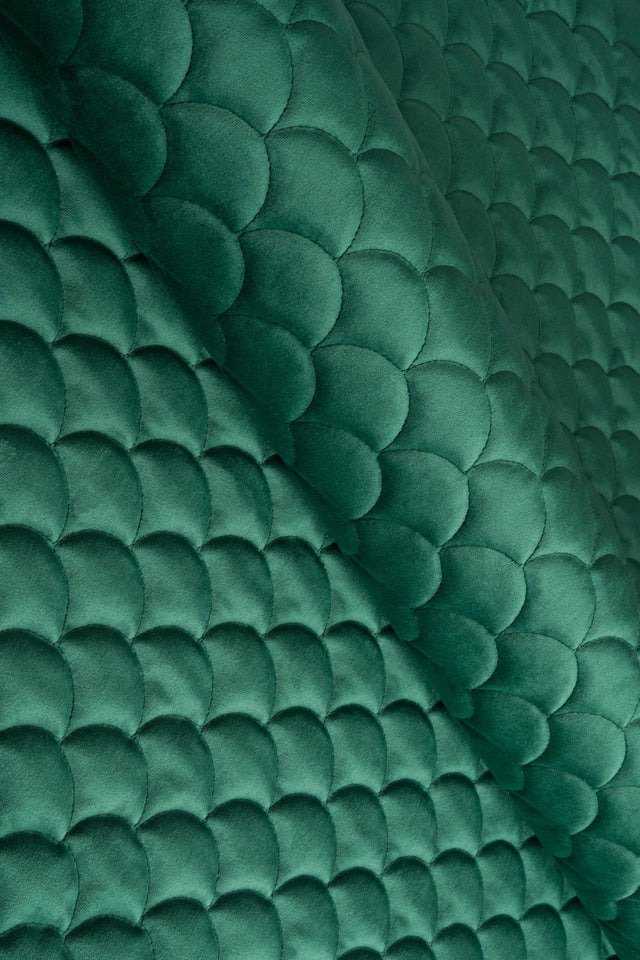 MØRK SMARAGDGRØN MAGIC VELVET 3D – QUILTET VELOUR MED SKÆLMØNSTER