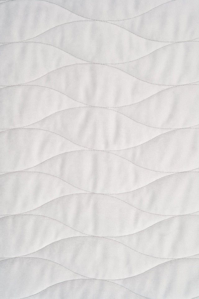 KLAR SNEHVID MAGIC VELVET 3D – QUILTET VELOUR MED BØLGEMØNSTER