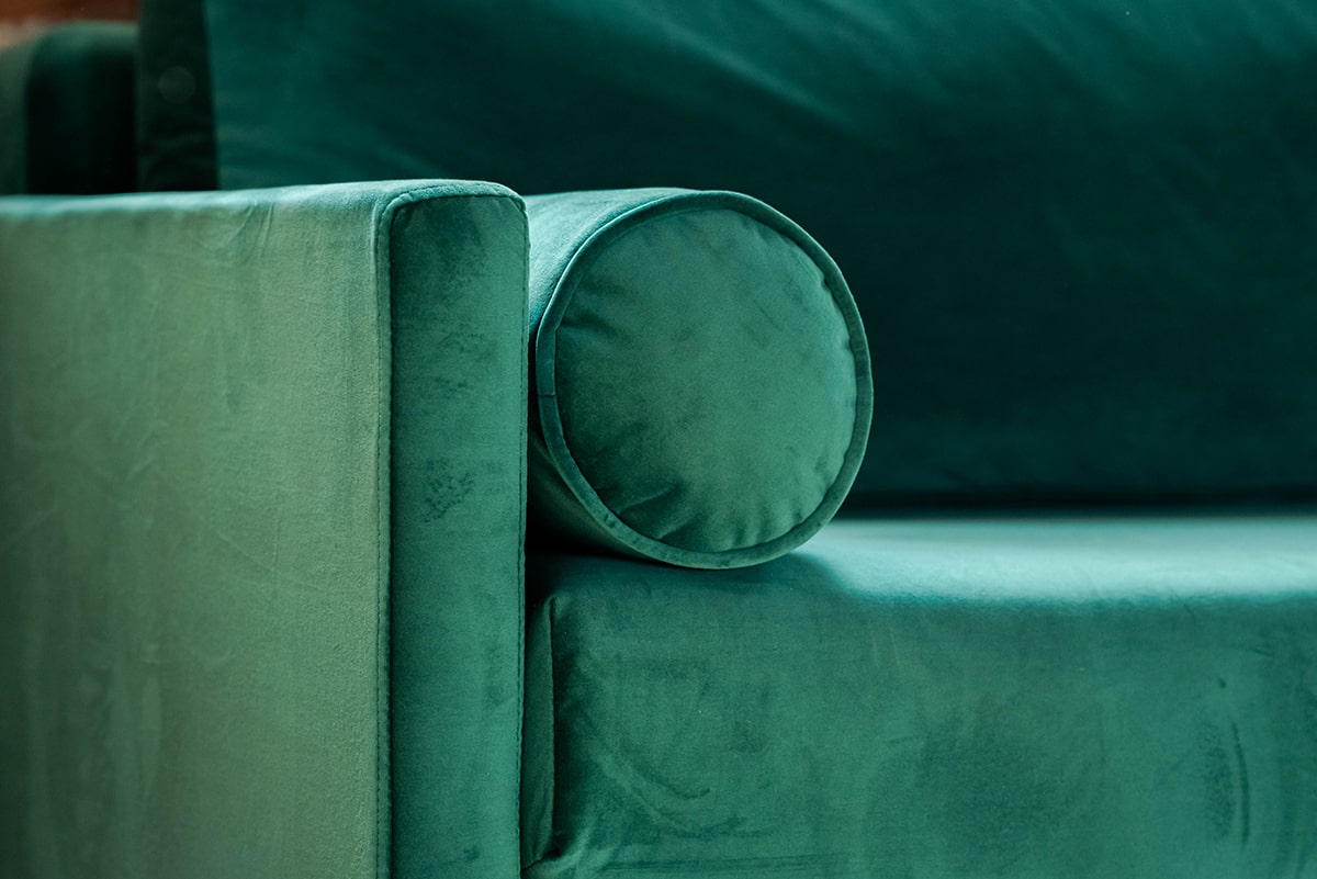 STÅLGRÅ LET OG SLIDSTÆRK MØBELVELOUR