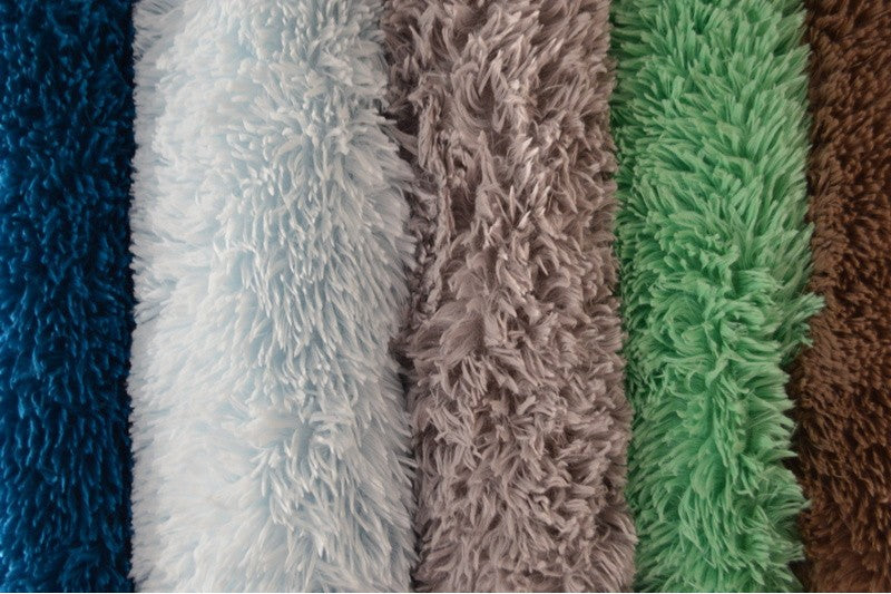 RÖD LÅNGHÅRIG PLYSCH – 30 MM LUGG & TVÄRSGÅENDE STRETCH