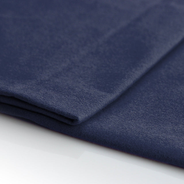 MÖRKBLÅ BRANDFÖRHINDRANDE SATIN MOLTON – 300 CM, LJUS- & LJUDDÄMPANDE