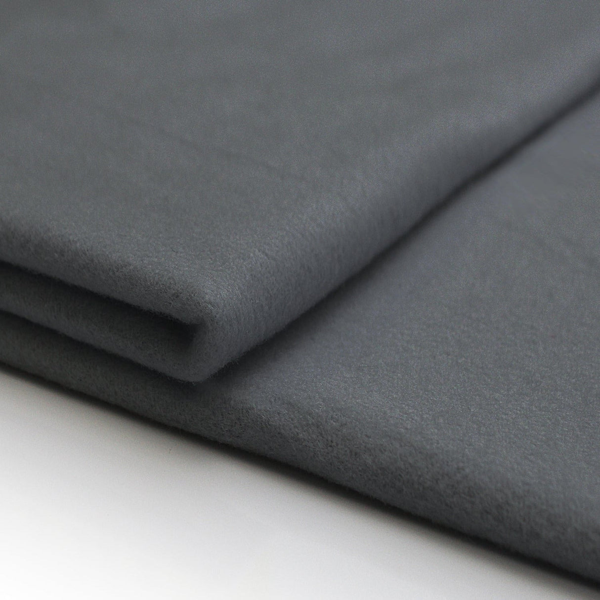 MØRKEGRÅ BRANDHÆMMENDE SCENE MOLTON – 300 CM, 300 g/m² & MAT, LYS-/LYDABSORBERENDE