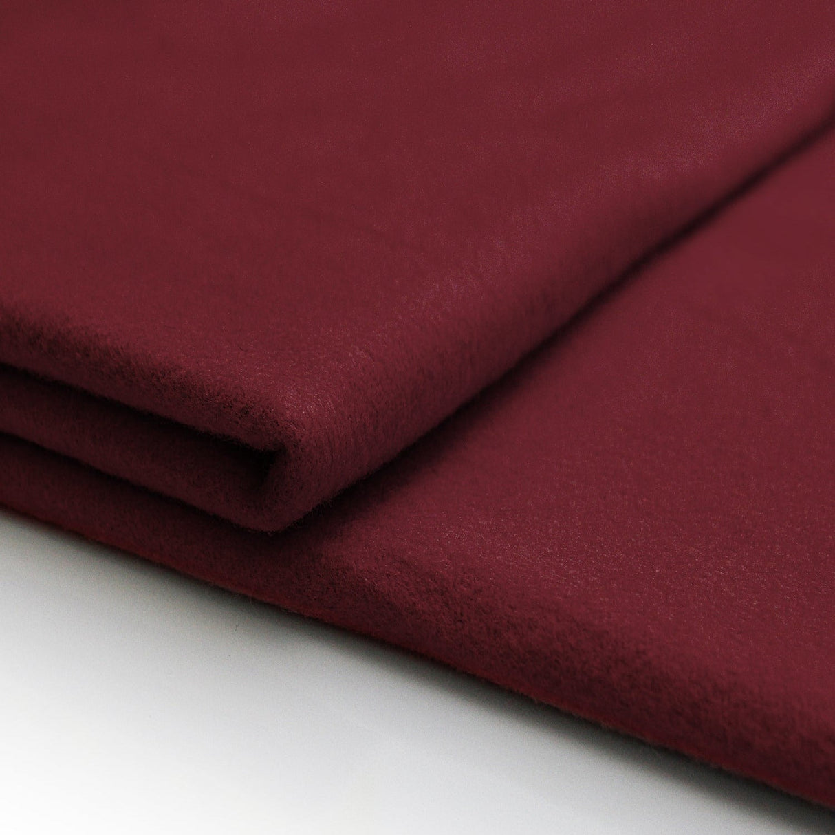 BORDEAUX BRANDFÖRHINDRANDE SCENE MOLTON – 300 CM, LJUS- & LJUDDÄMPANDE