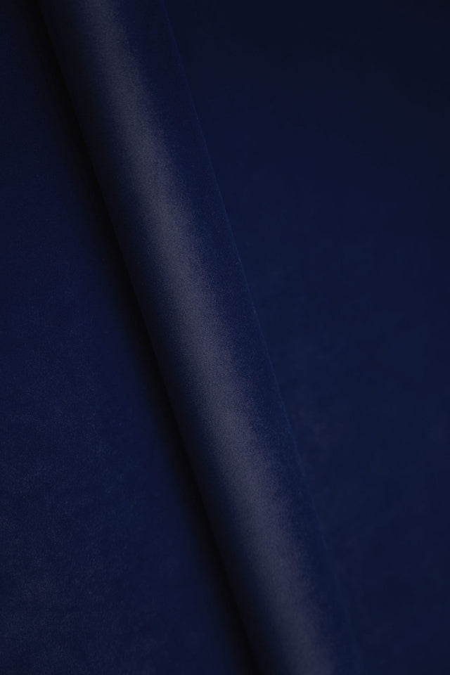 MÆTTET MARINEBLÅ SMART VELVET MØBELVELOUR – SLIDSTÆRK & PETPROOF