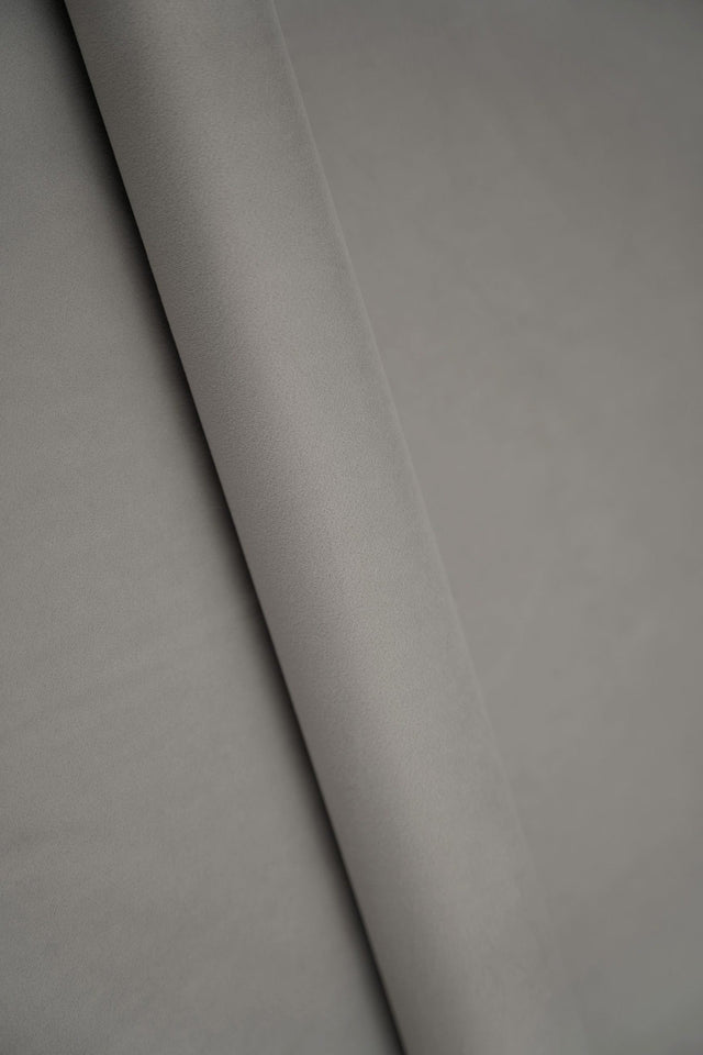 NEUTRAL MELLEMGRÅ SMART VELVET MØBELVELOUR – SLIDSTÆRK & PETPROOF