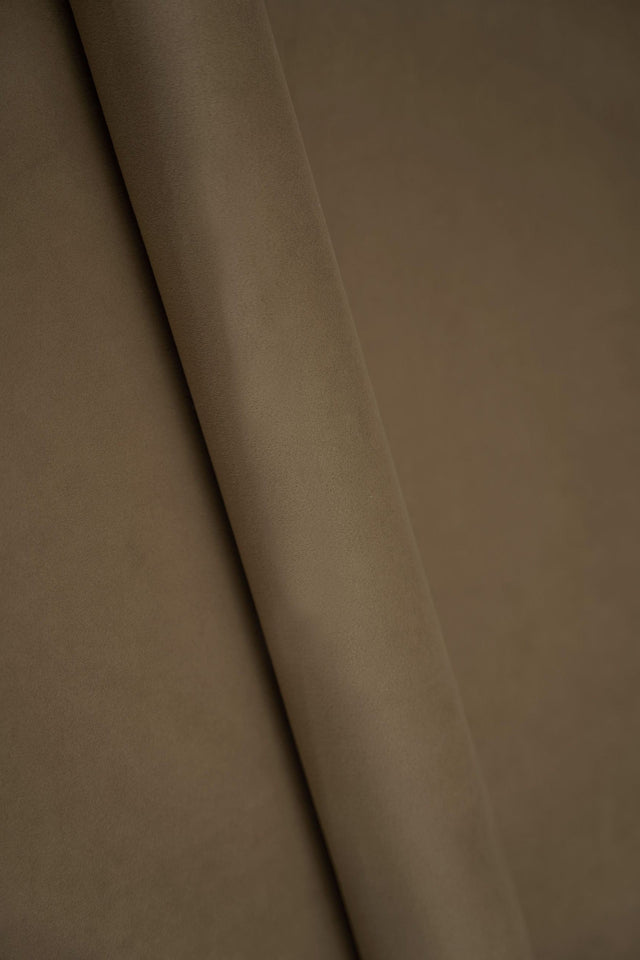 STØVET KHAKIBRUN SMART VELVET MØBELVELOUR – SLIDSTÆRK & PETPROOF