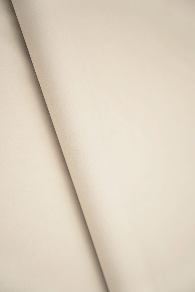 VARM ELFENBENSVIT SMART VELVET MÖBELVELOUR – SLITSTARK & PETPROOF