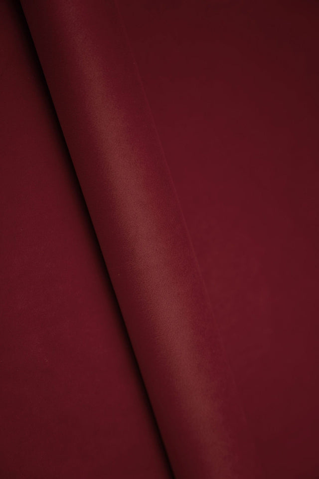 DYB BORDEAUXRØD SMART VELVET MØBELVELOUR – SLIDSTÆRK & PETPROOF